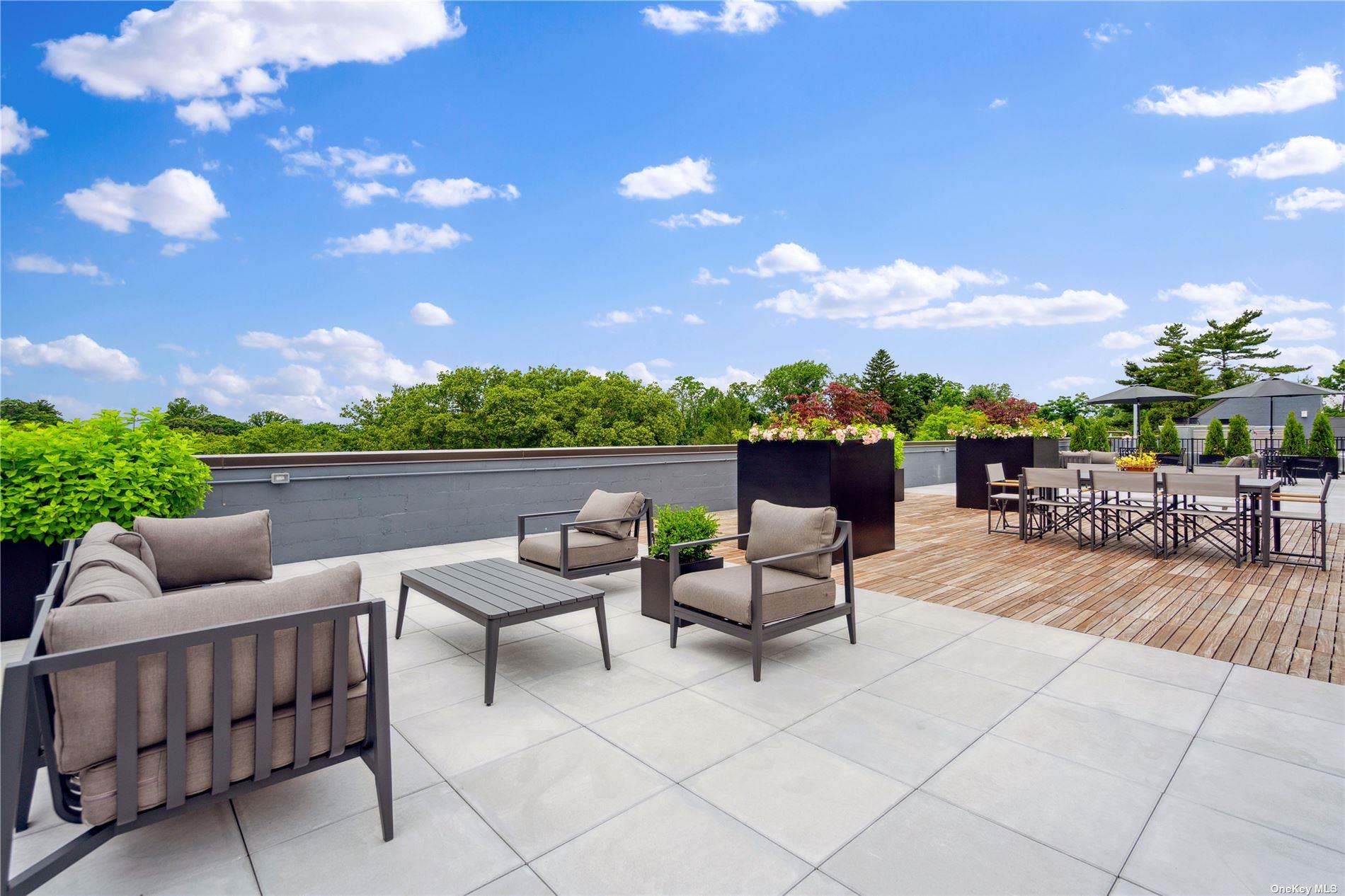 218 Middle Neck Road 111