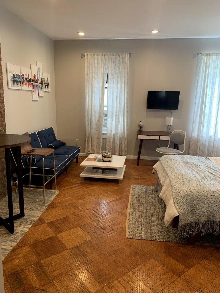 113 E 39th Street