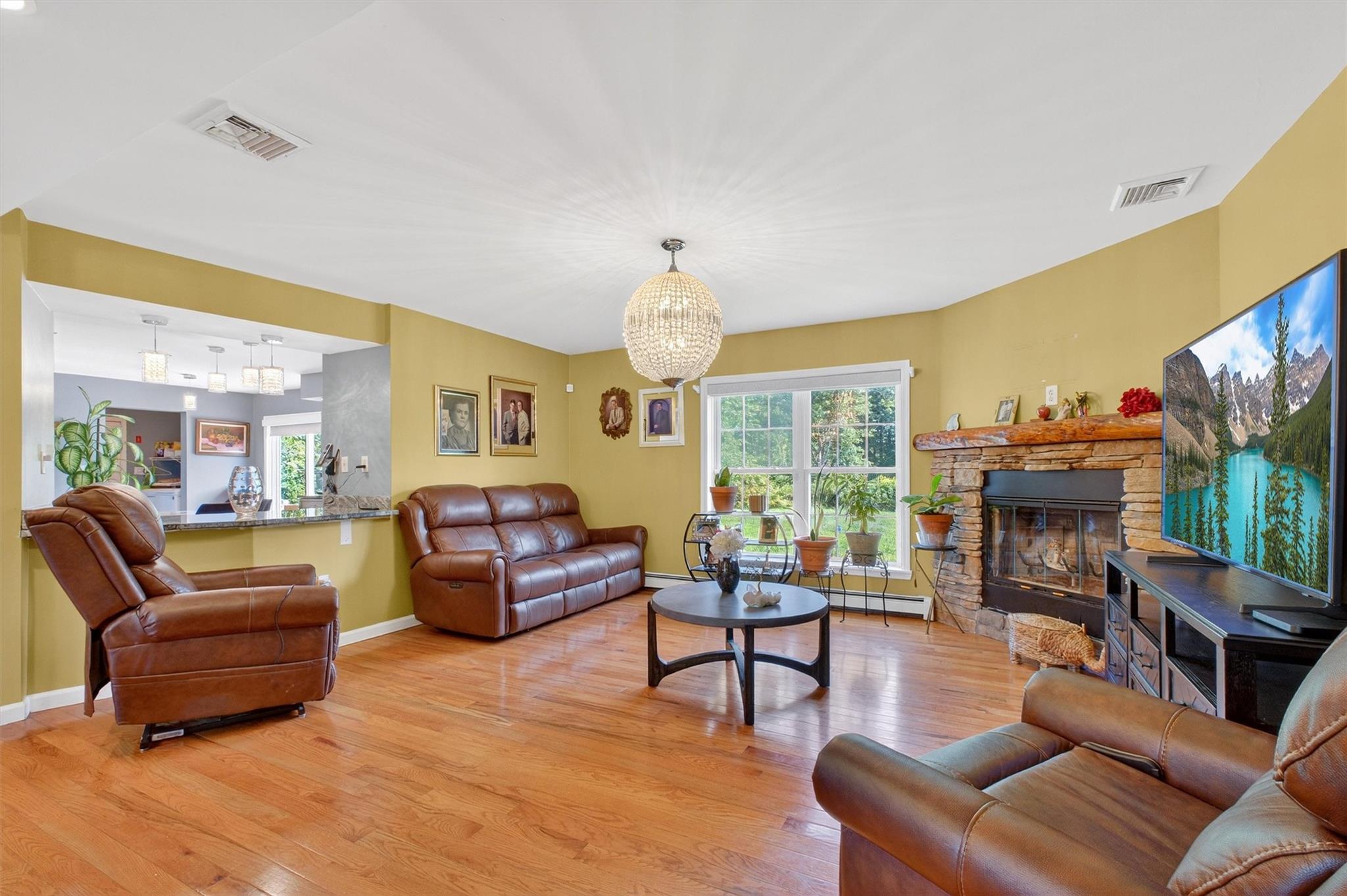 Wappingers Falls, New York 12590, United States, 3 Bedrooms Bedrooms, ,2 BathroomsBathrooms,Residential,Pending,180519