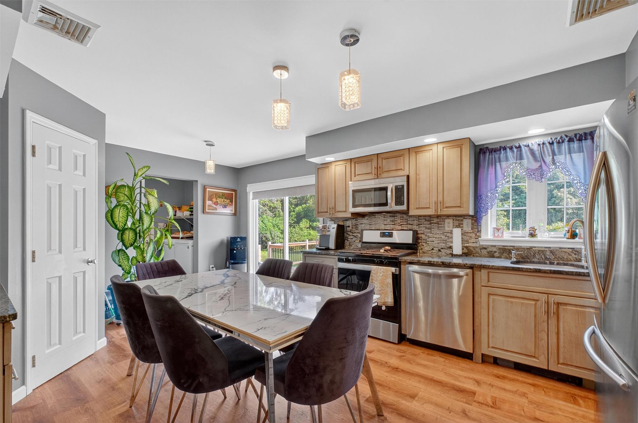 Wappingers Falls, New York 12590, United States, 3 Bedrooms Bedrooms, ,2 BathroomsBathrooms,Residential,Pending,180519