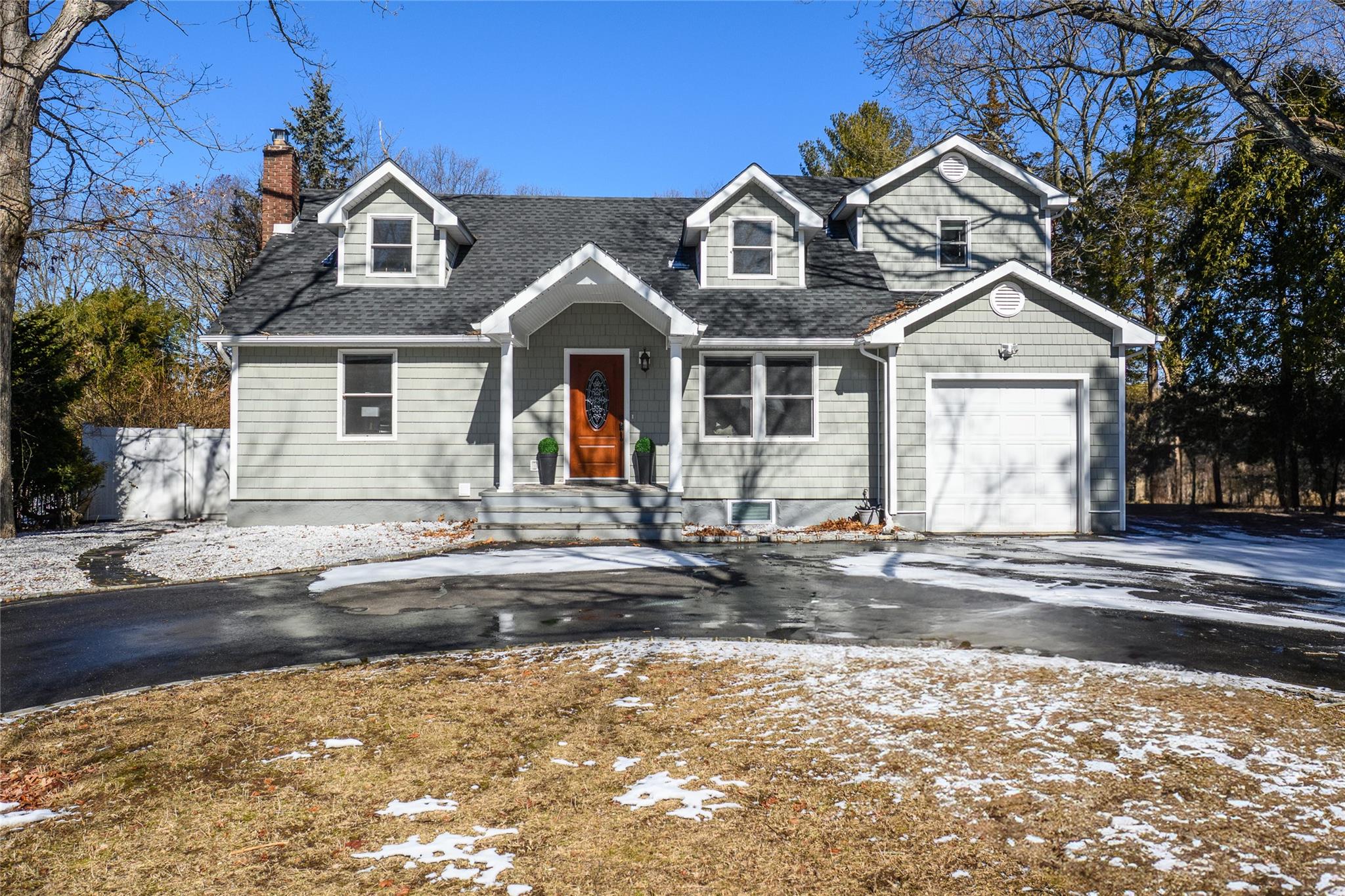 61 Colonial Street, East Northport, New York image 1