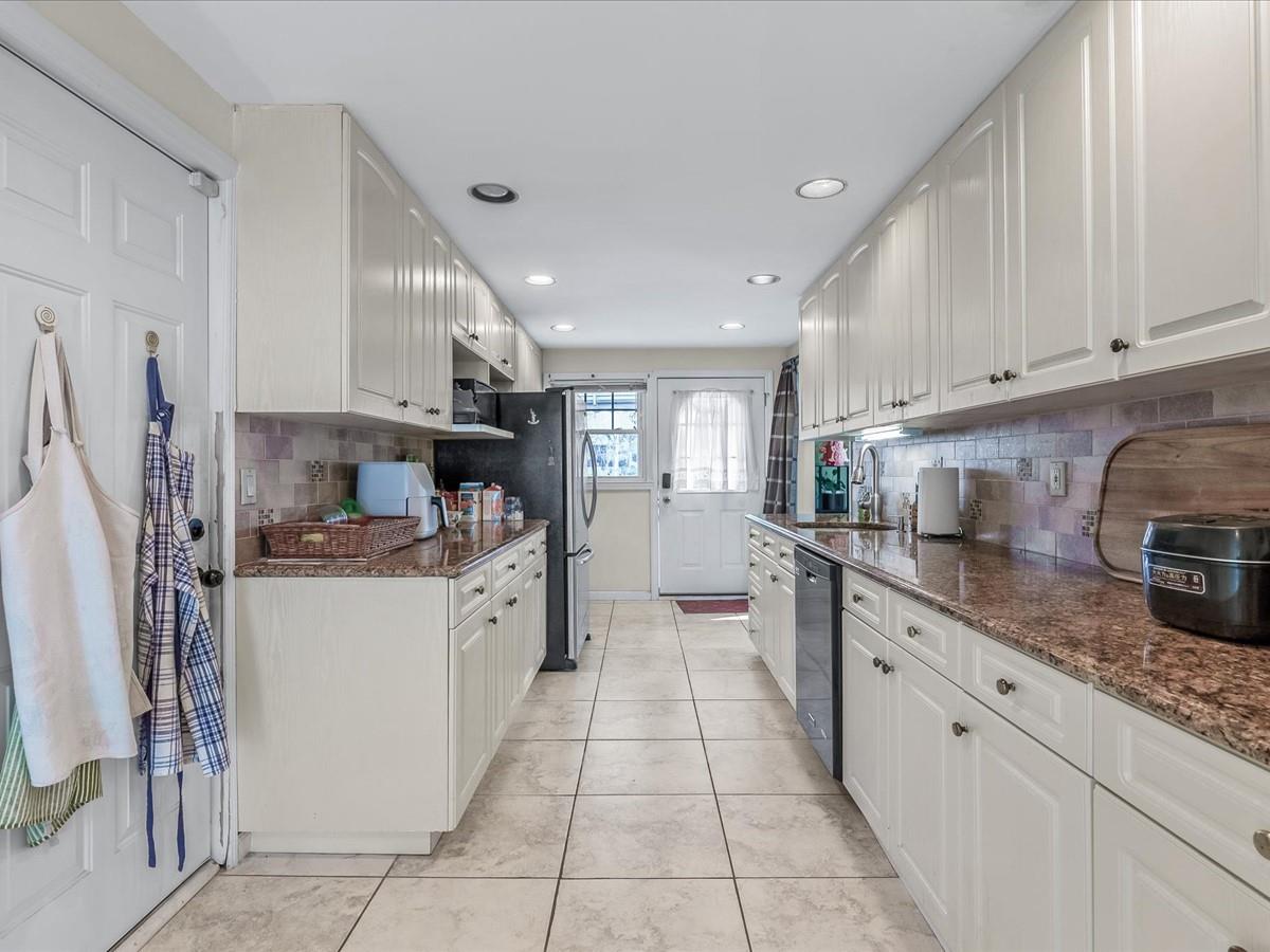 268 Fairfield Avenue, Carle Place, New York image 9