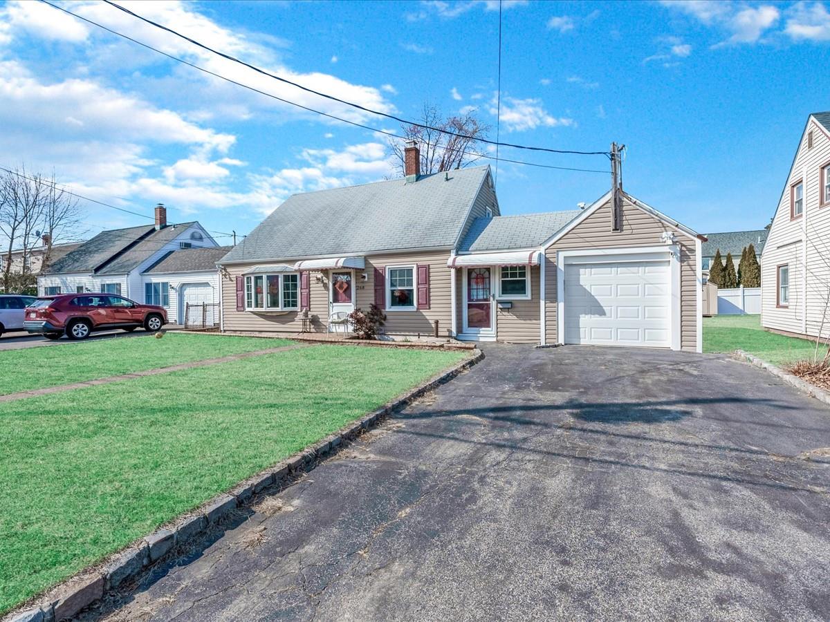 268 Fairfield Avenue, Carle Place, New York image 2