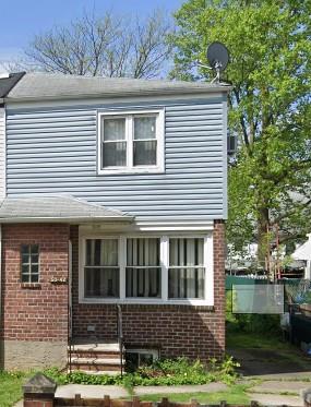 Property for Sale at 206th Street, Oakland Gardens, Queens, NY - Bedrooms: 2 
Bathrooms: 1 
Rooms: 5  - $699,000