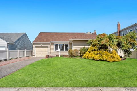 3685 Prairie Path Bethpage NY 11714