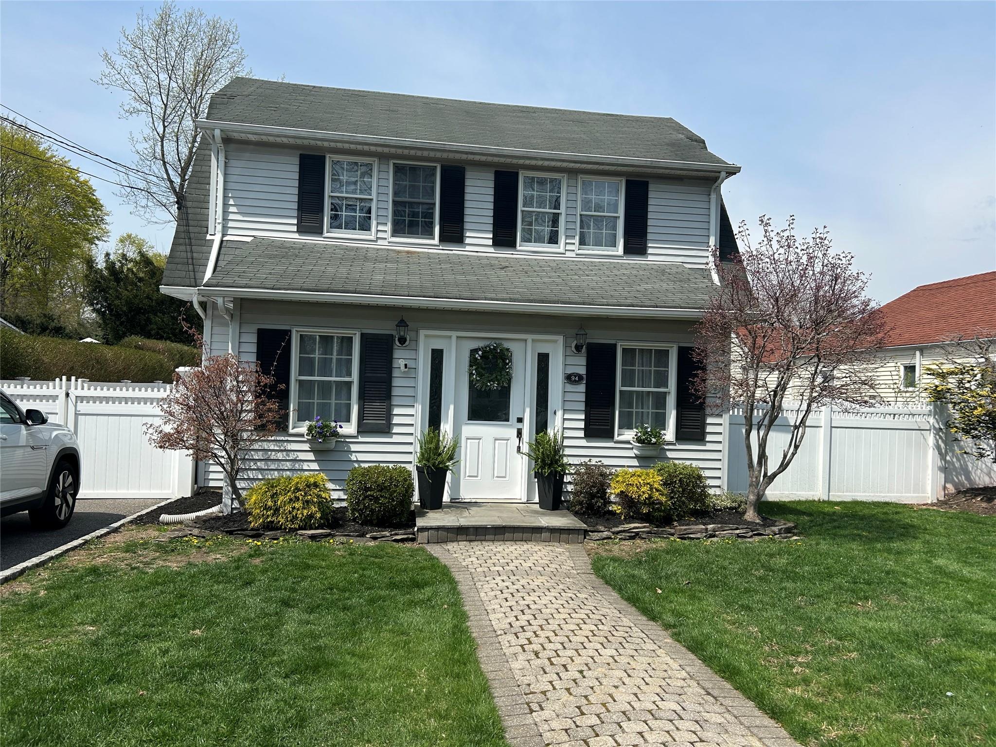 Property for Sale at New York Avenue, Smithtown, Hamptons, NY - Bedrooms: 3 
Bathrooms: 2  - $739,000