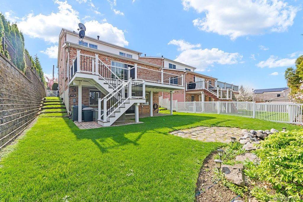 Photo of 335 Cresthaven Lane, Whitestone, NY 11357 (MLS # 986436)