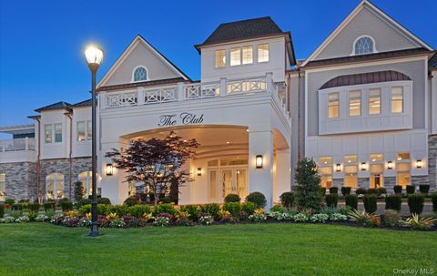 Homes For Sale - 28301 Spruce Pond Circle<br/> Plainview, NY 11803