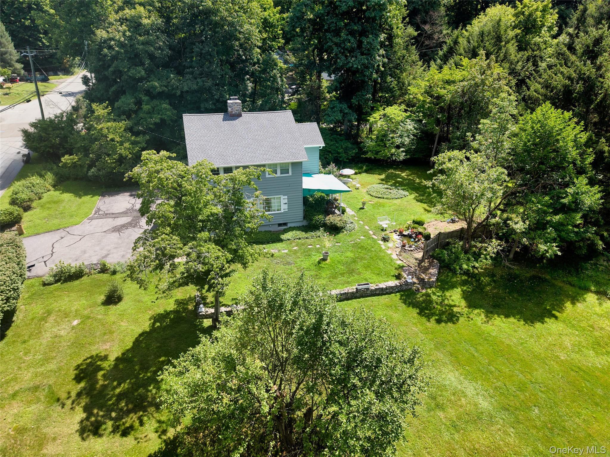 6 Laurel Road