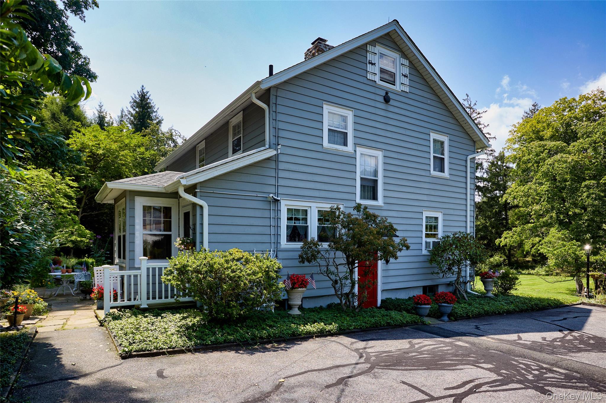 6 Laurel Road