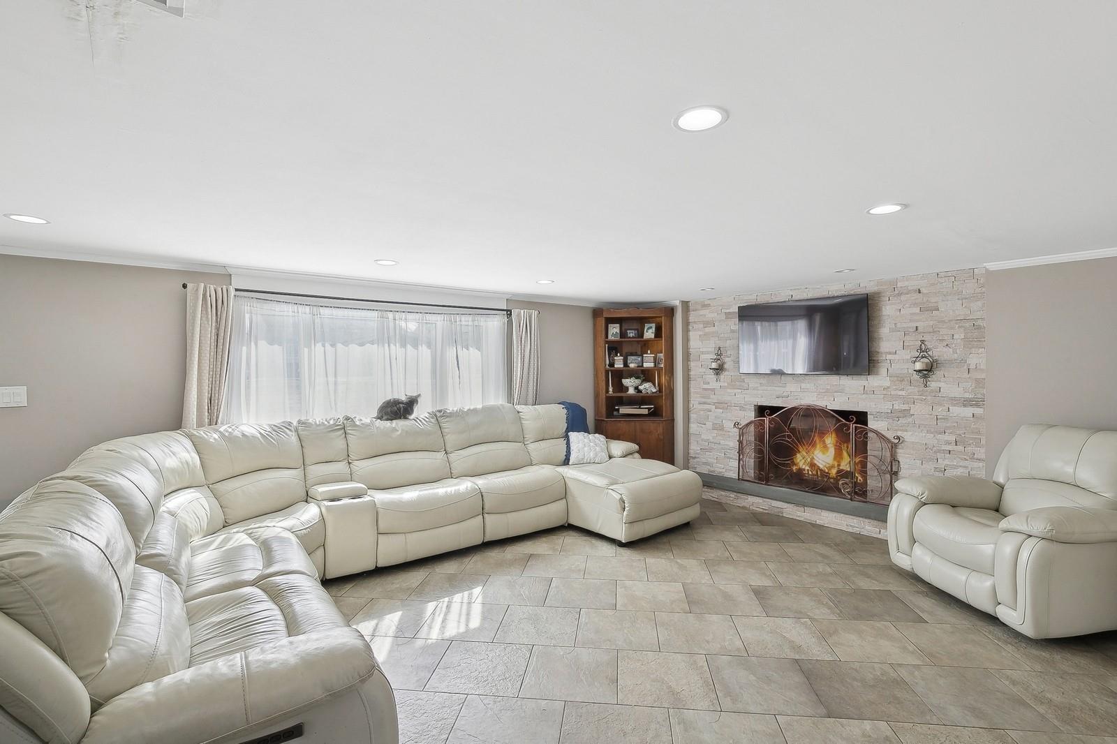 32 E 1st Street, Freeport, New York image 15