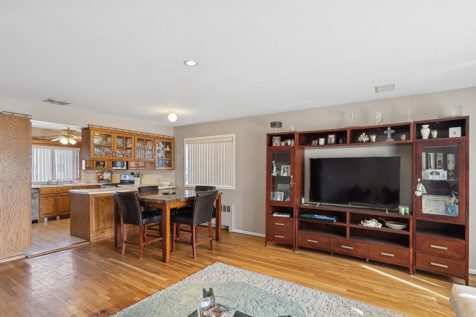32 E 1st Street, Freeport, New York image 7