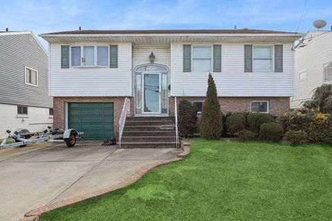Photo of 32 E 1st Street, Freeport, NY 11520 (MLS # 850107) Photo of 32 E 1st Street, Freeport, NY 11520 (MLS # 850107)
