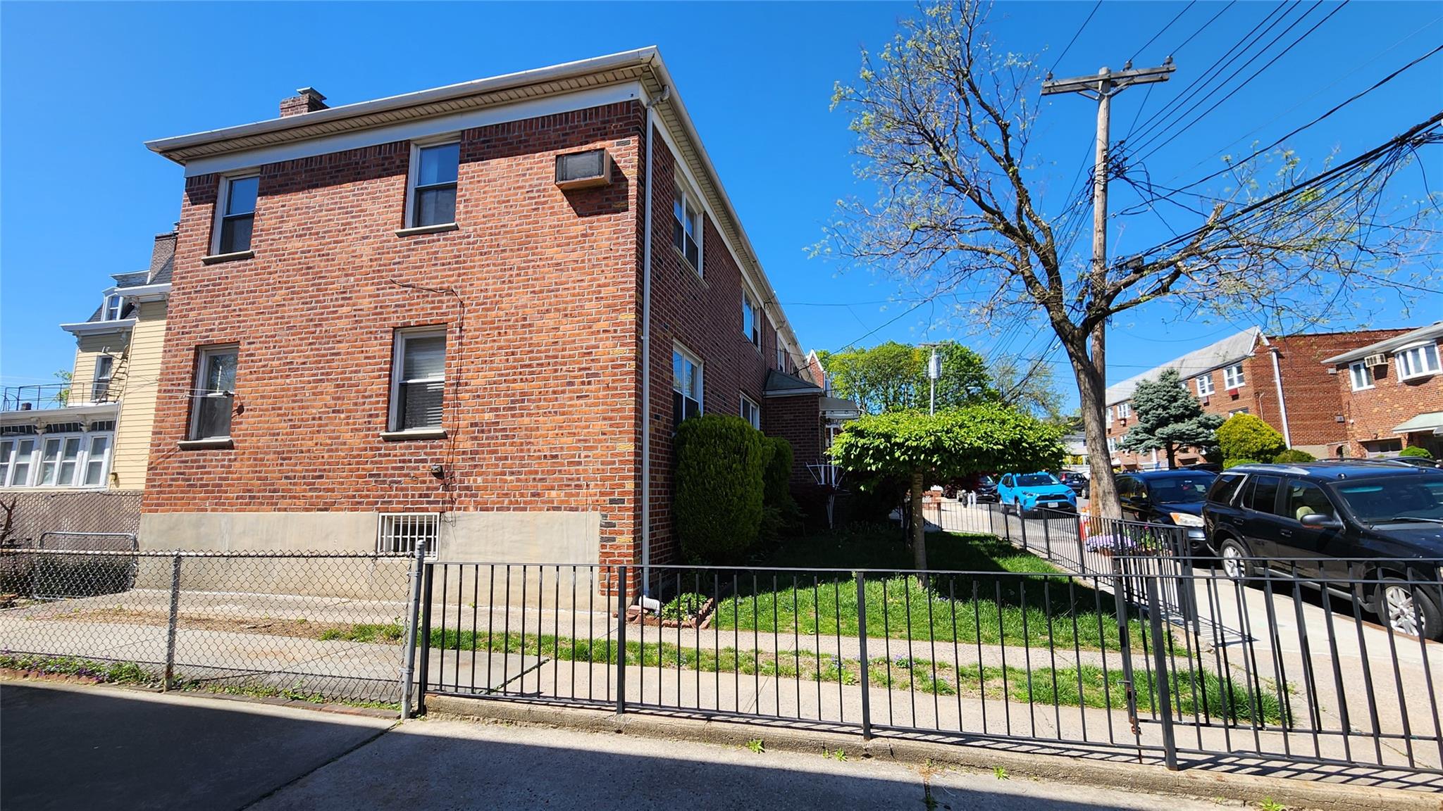 12-38 118 Street