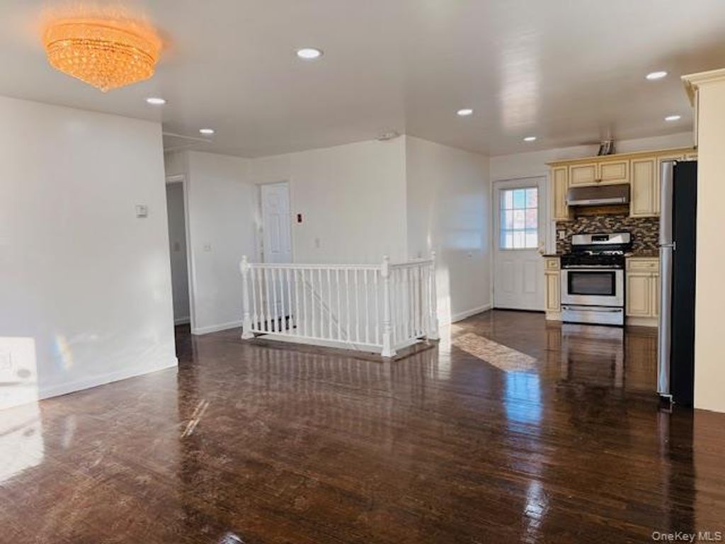 Photo of 9 Ferndale Drive, Hicksville, NY 11801 (MLS # 943555)