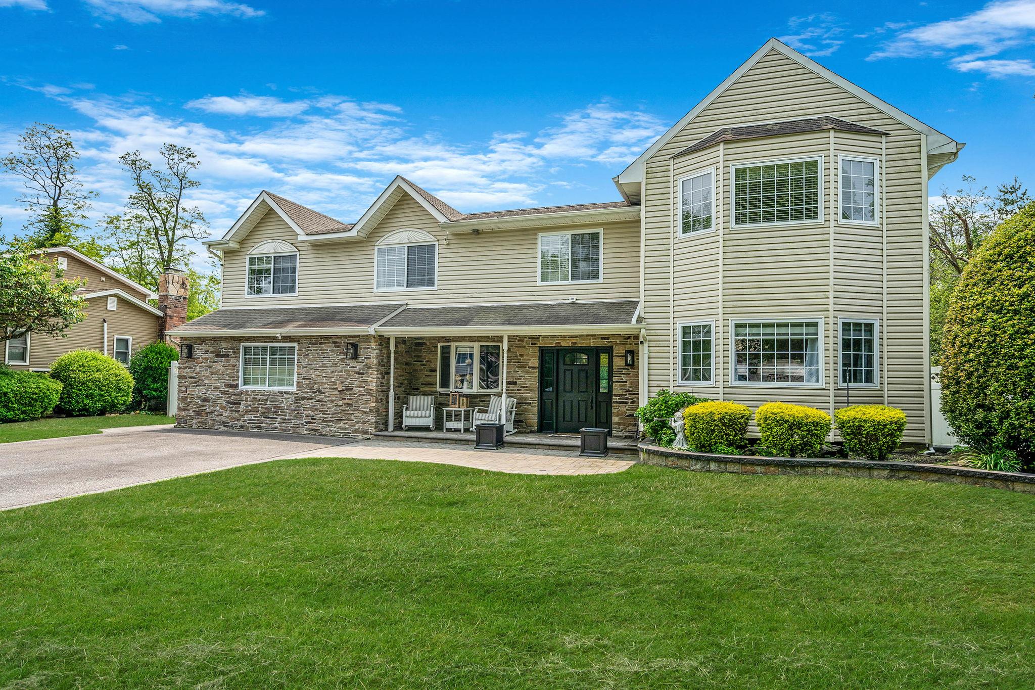 Property for Sale at Stonywood Drive, Commack, Hamptons, NY - Bedrooms: 7 
Bathrooms: 3  - $1,088,000