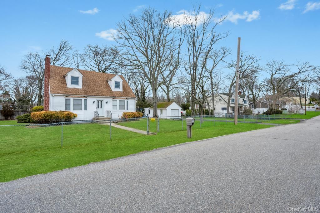 Photo of 171 N Ontario Street, Ronkonkoma, NY 11779 (MLS # 975818)