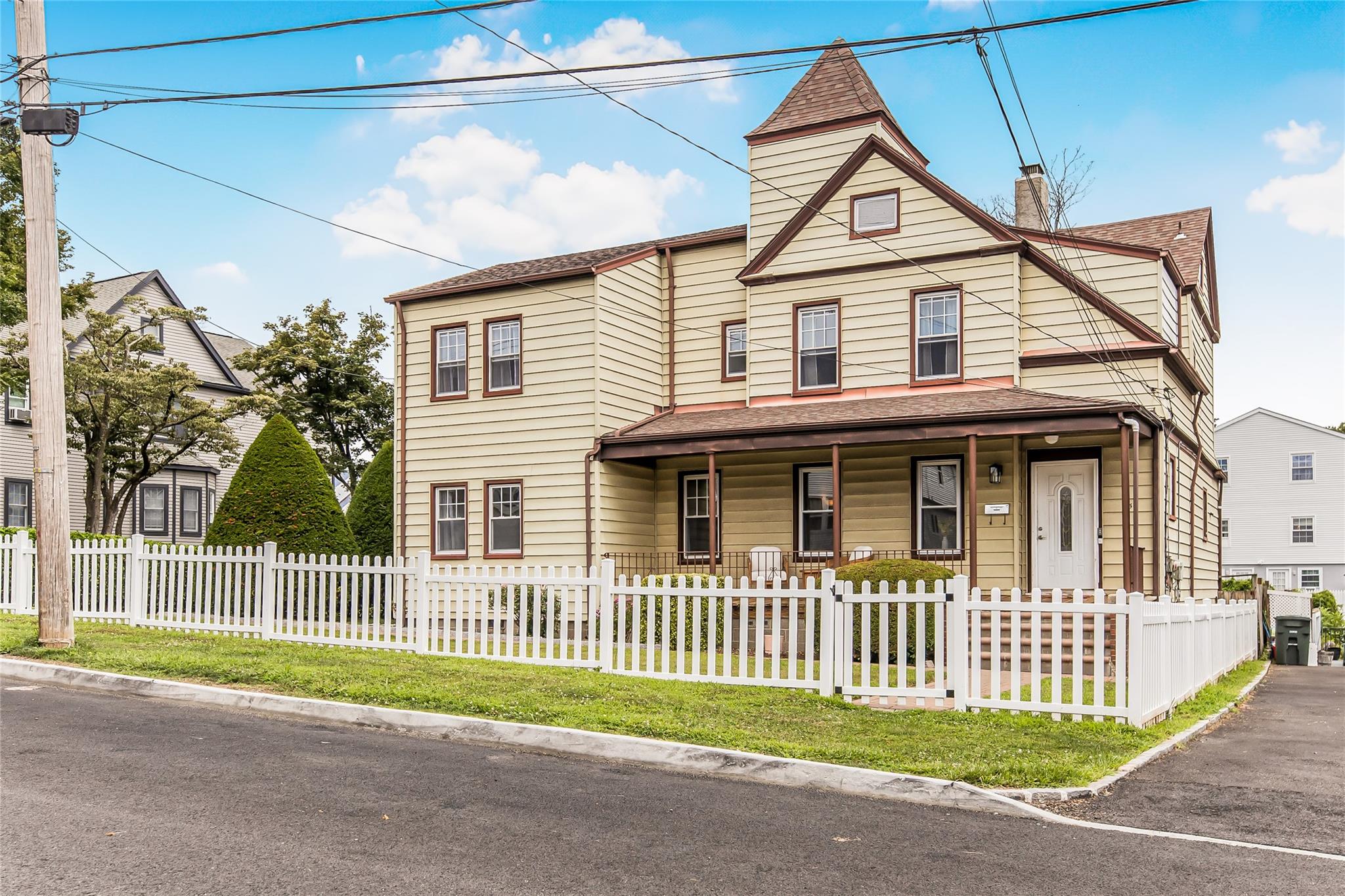 33 Alto Avenue