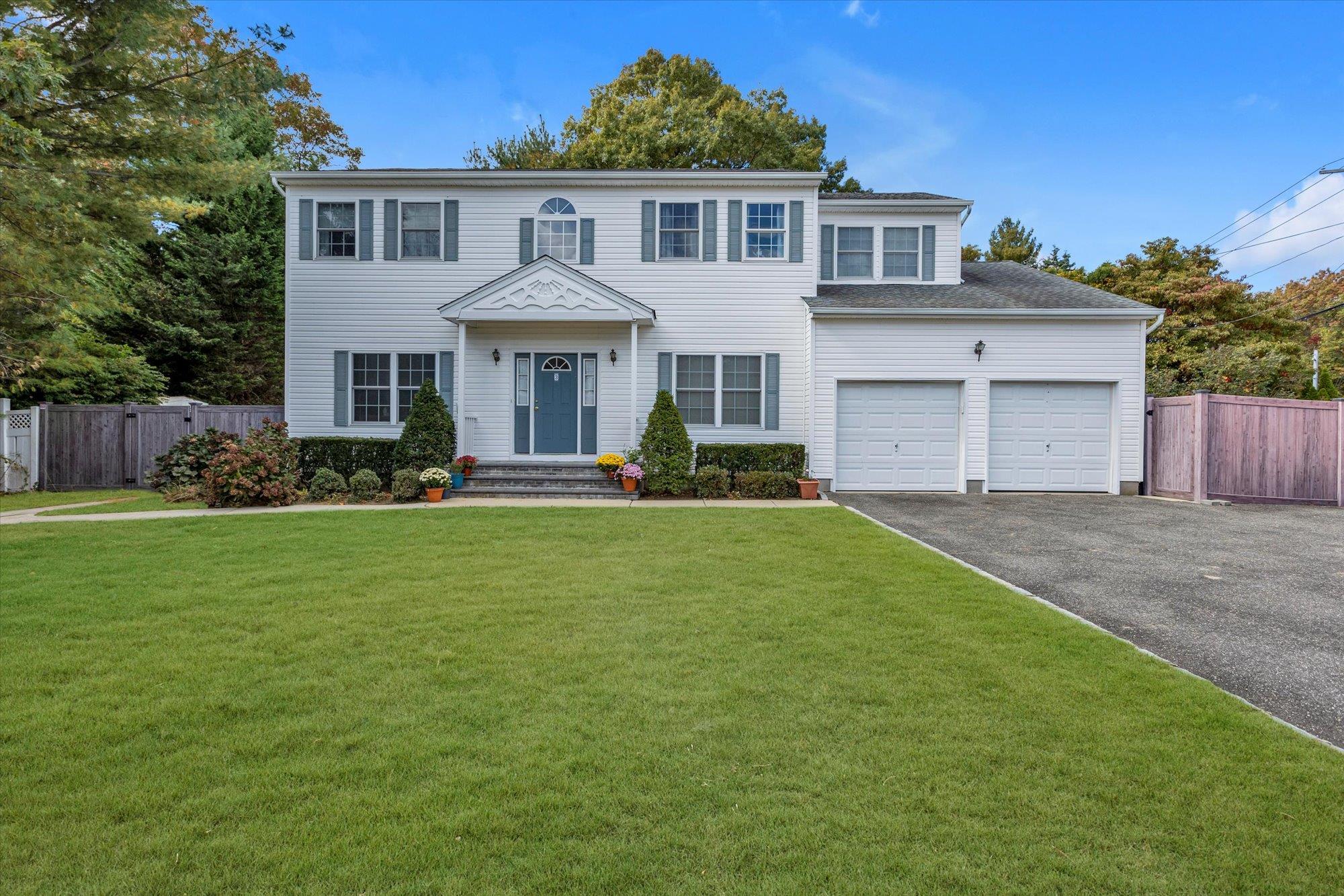 3 Ona Avenue, Dix Hills, New York image 1