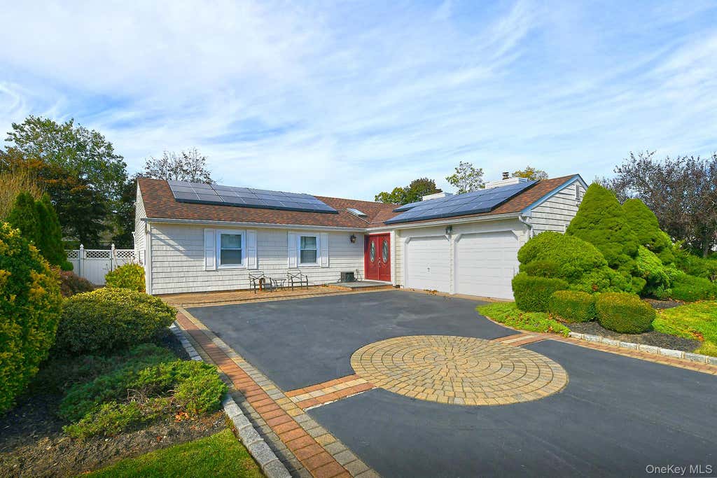 Photo of 22 Apple Blossom Lane, East Patchogue, NY 11772 (MLS # 1038109)