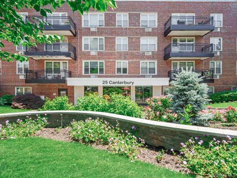 Homes For Sale - 25 Canterbury Road #1M<br/> Great Neck, NY 11021
