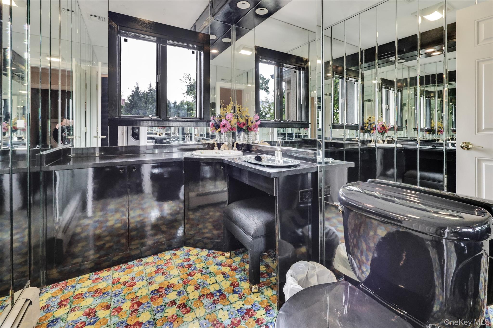 Hewlett Harbor, New York 11557, United States, 4 Bedrooms Bedrooms, ,4 BathroomsBathrooms,Residential,Active,204460