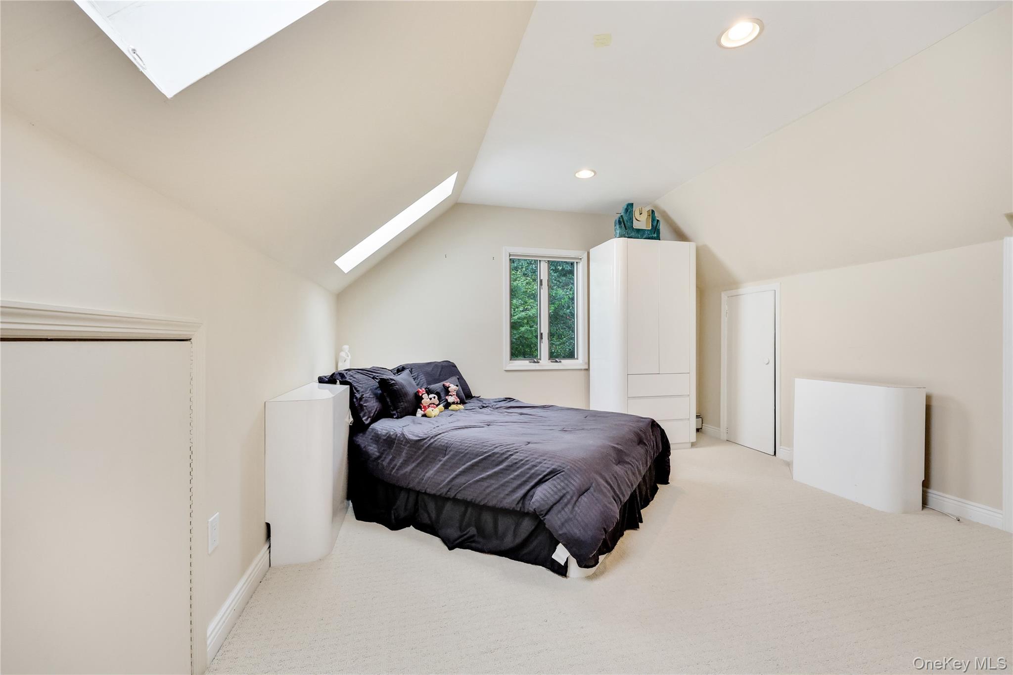 Hewlett Harbor, New York 11557, United States, 4 Bedrooms Bedrooms, ,4 BathroomsBathrooms,Residential,Active,204460