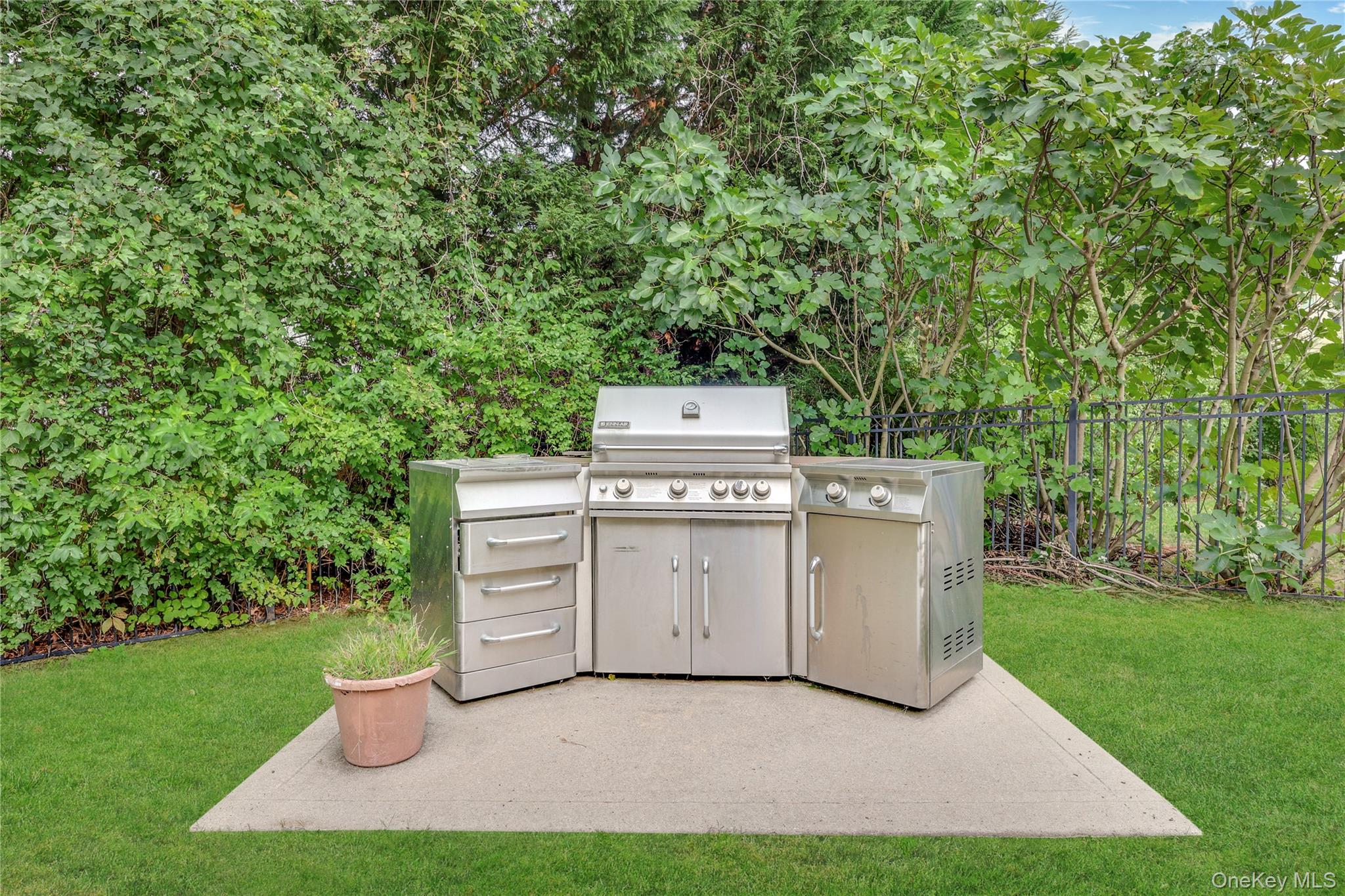 Hewlett Harbor, New York 11557, United States, 4 Bedrooms Bedrooms, ,4 BathroomsBathrooms,Residential,Active,204460