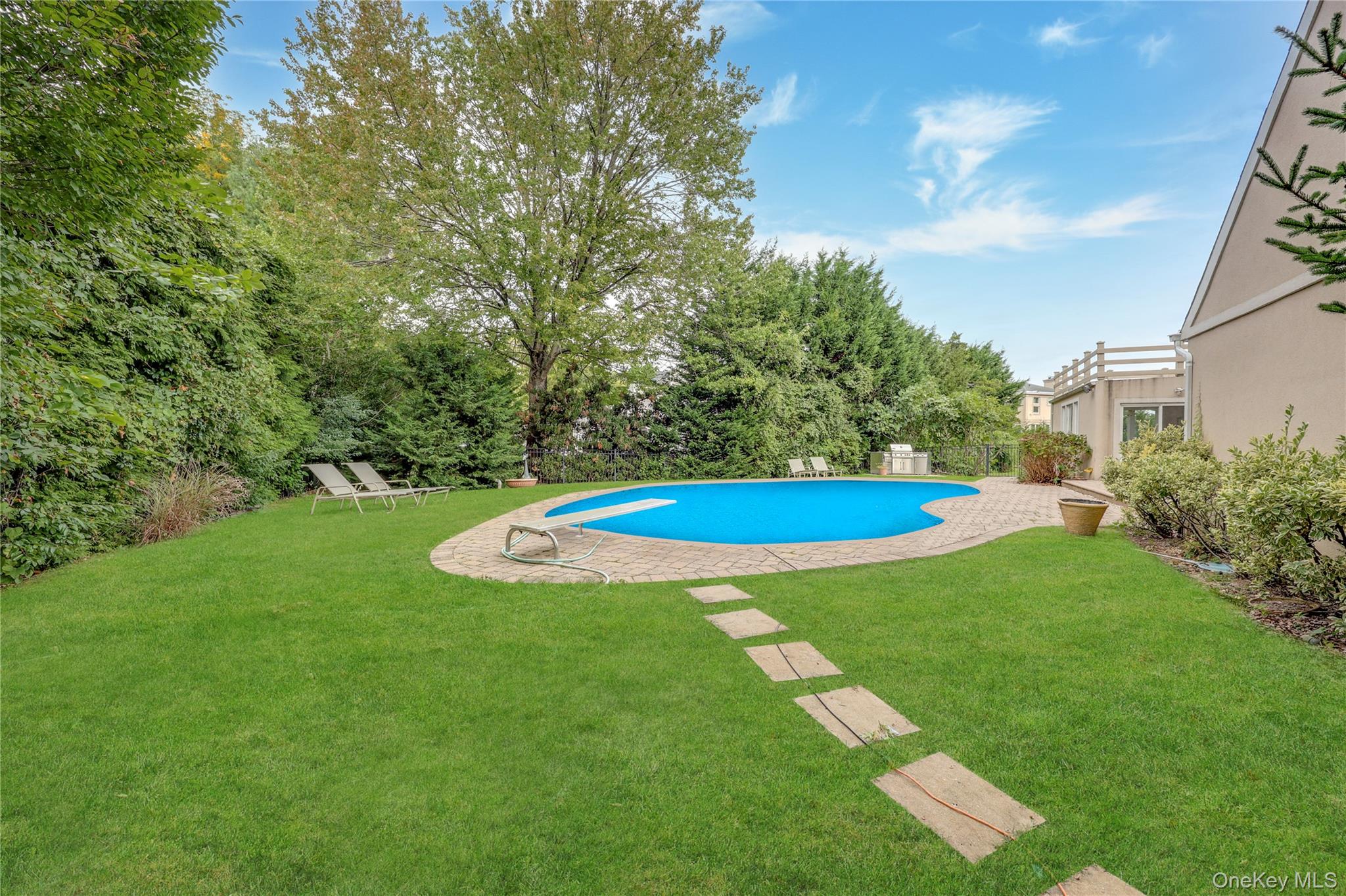 Hewlett Harbor, New York 11557, United States, 4 Bedrooms Bedrooms, ,4 BathroomsBathrooms,Residential,Active,204460