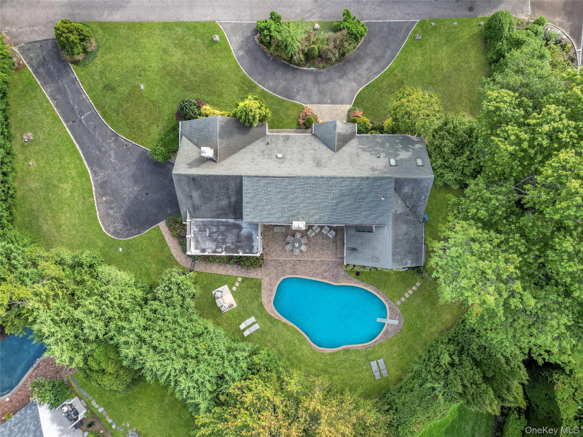 Hewlett Harbor, New York 11557, United States, 4 Bedrooms Bedrooms, ,4 BathroomsBathrooms,Residential,Active,204460