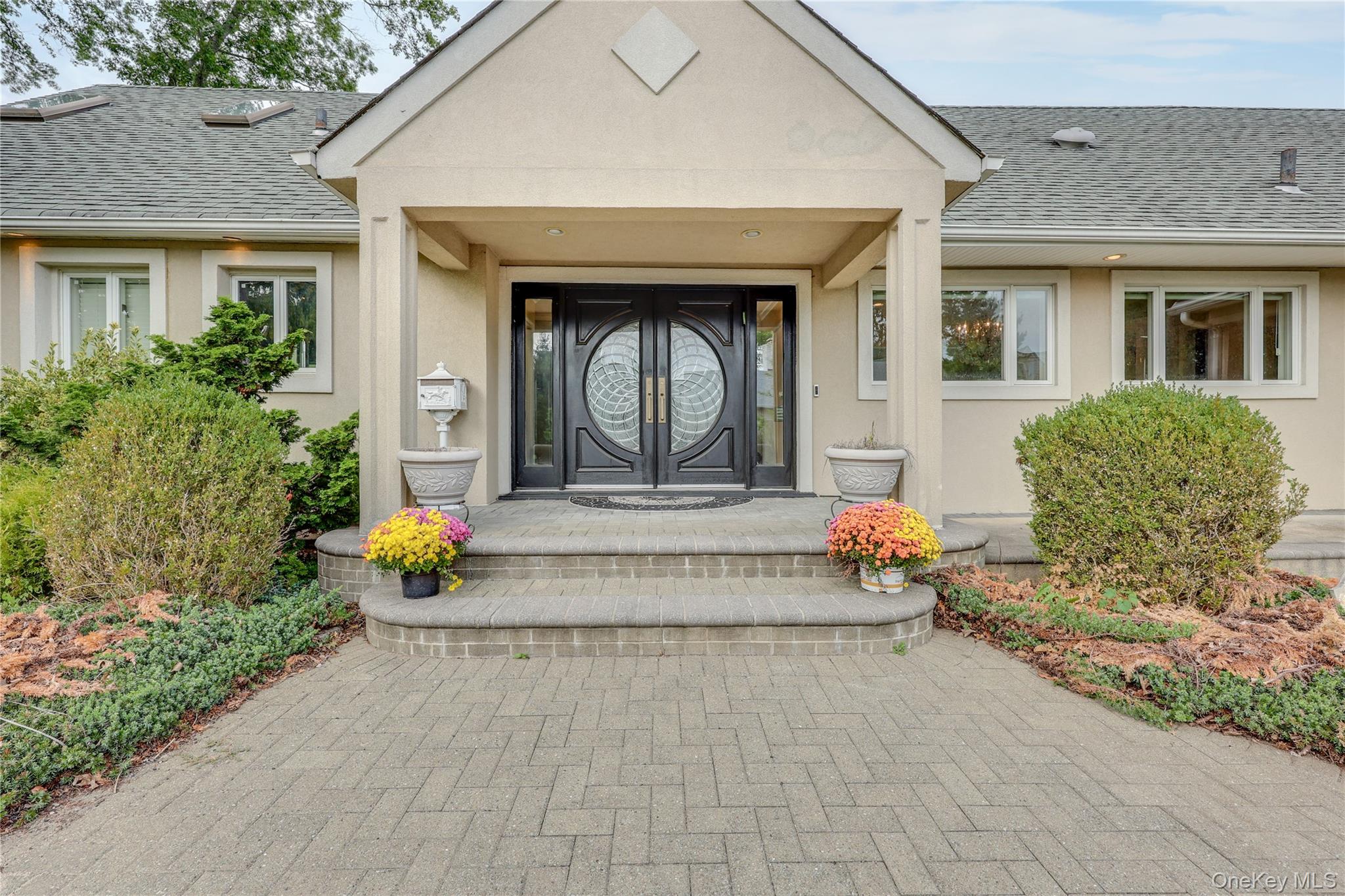 Hewlett Harbor, New York 11557, United States, 4 Bedrooms Bedrooms, ,4 BathroomsBathrooms,Residential,Active,204460