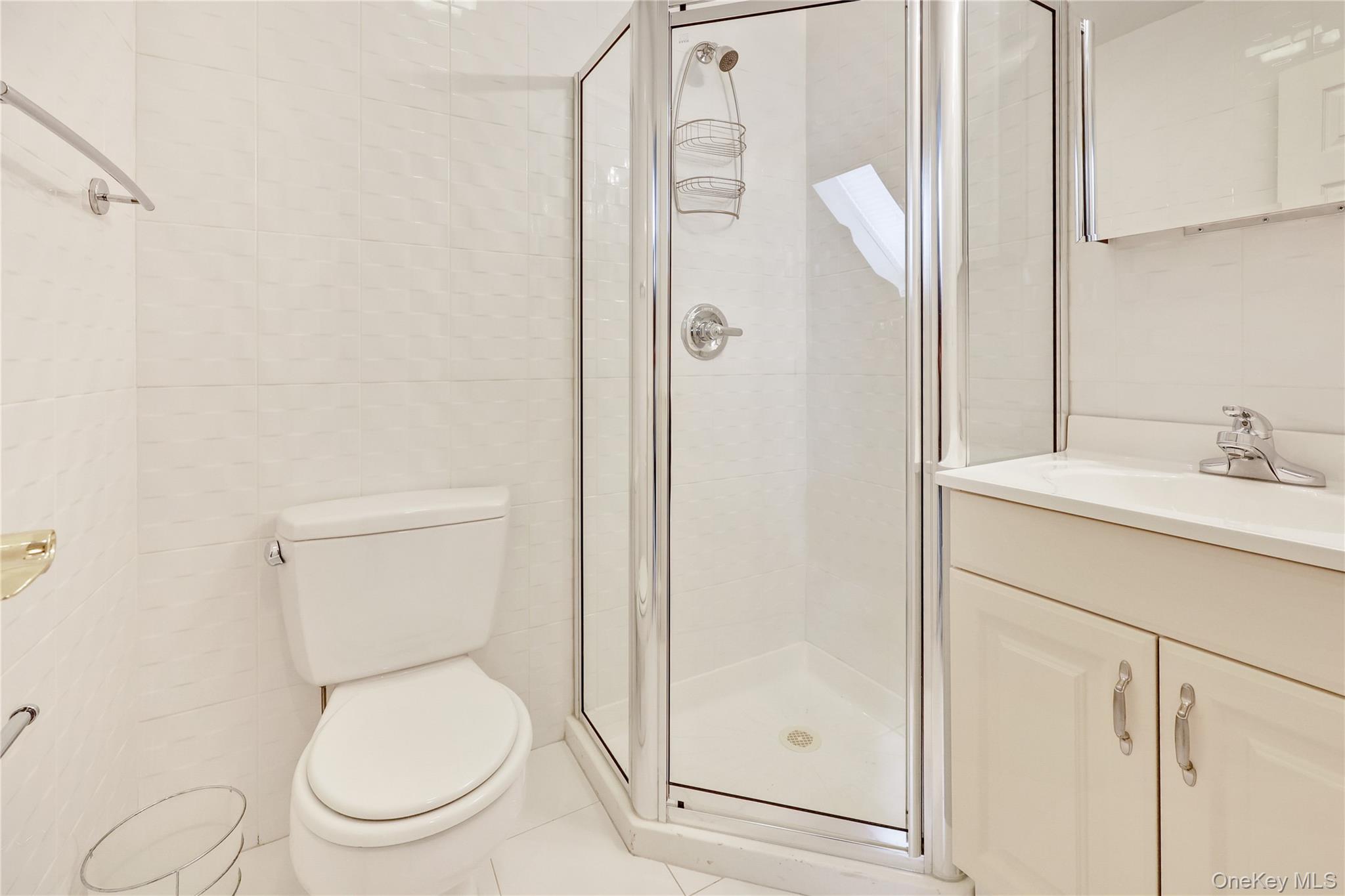 Hewlett Harbor, New York 11557, United States, 4 Bedrooms Bedrooms, ,4 BathroomsBathrooms,Residential,Active,204460