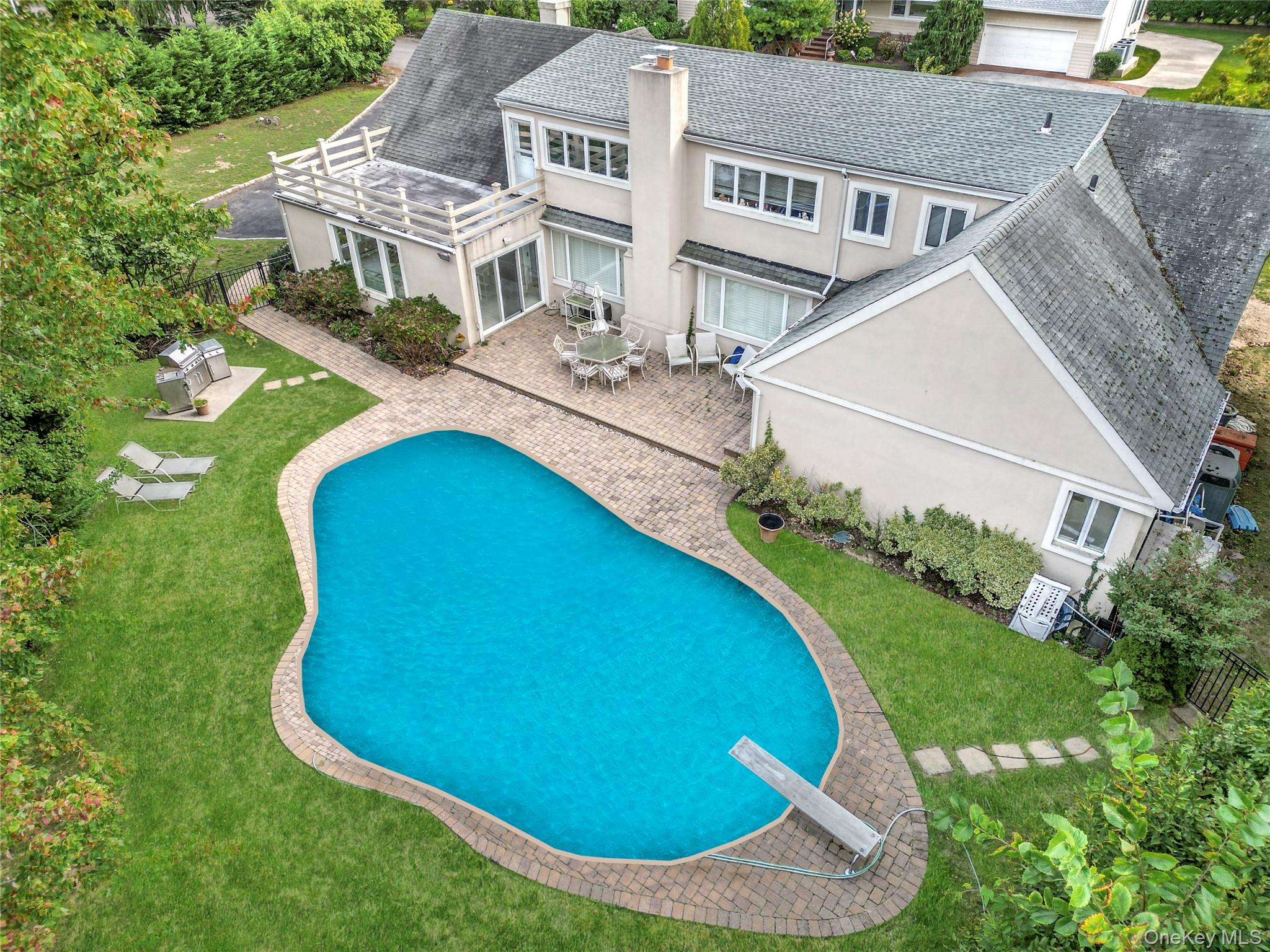 Hewlett Harbor, New York 11557, United States, 4 Bedrooms Bedrooms, ,4 BathroomsBathrooms,Residential,Active,204460