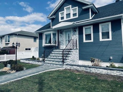 Photo of 119 S Bay Avenue, Freeport, NY 11520 (MLS # 805797) Photo of 119 S Bay Avenue, Freeport, NY 11520 (MLS # 805797)