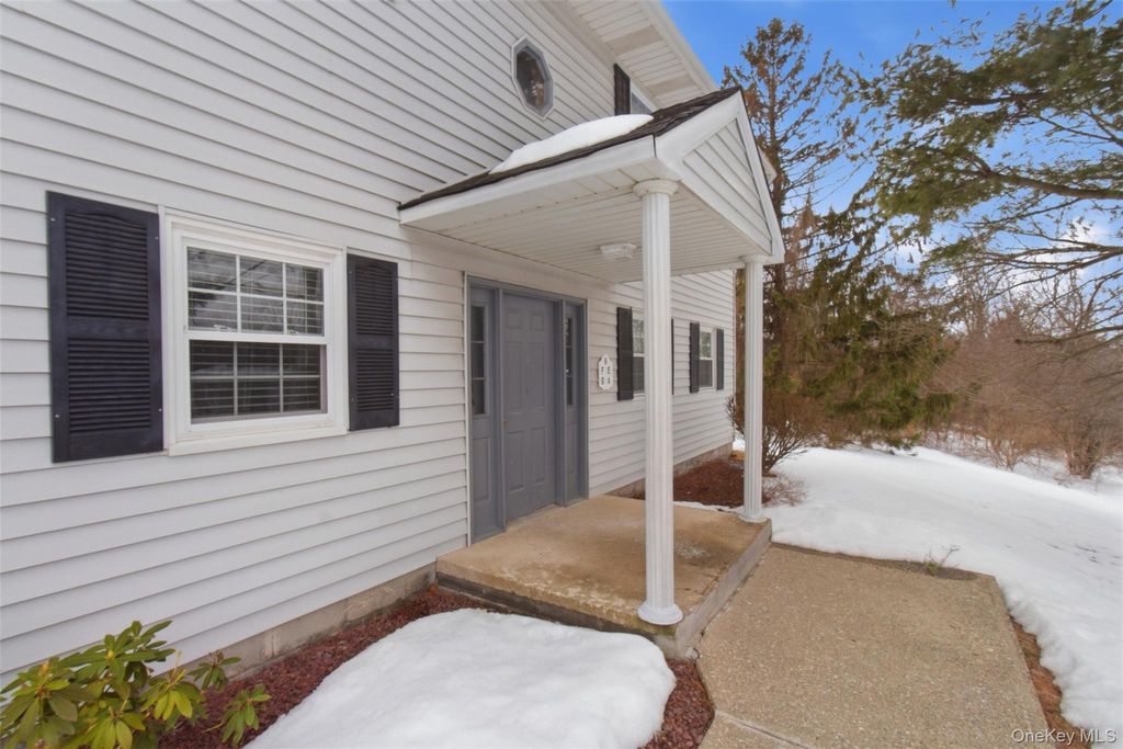 Photo of 8 Ivy Court #B, Fishkill, NY 12524 (MLS # 965073)