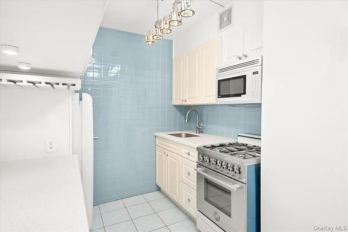 131 W 85th Street FE1