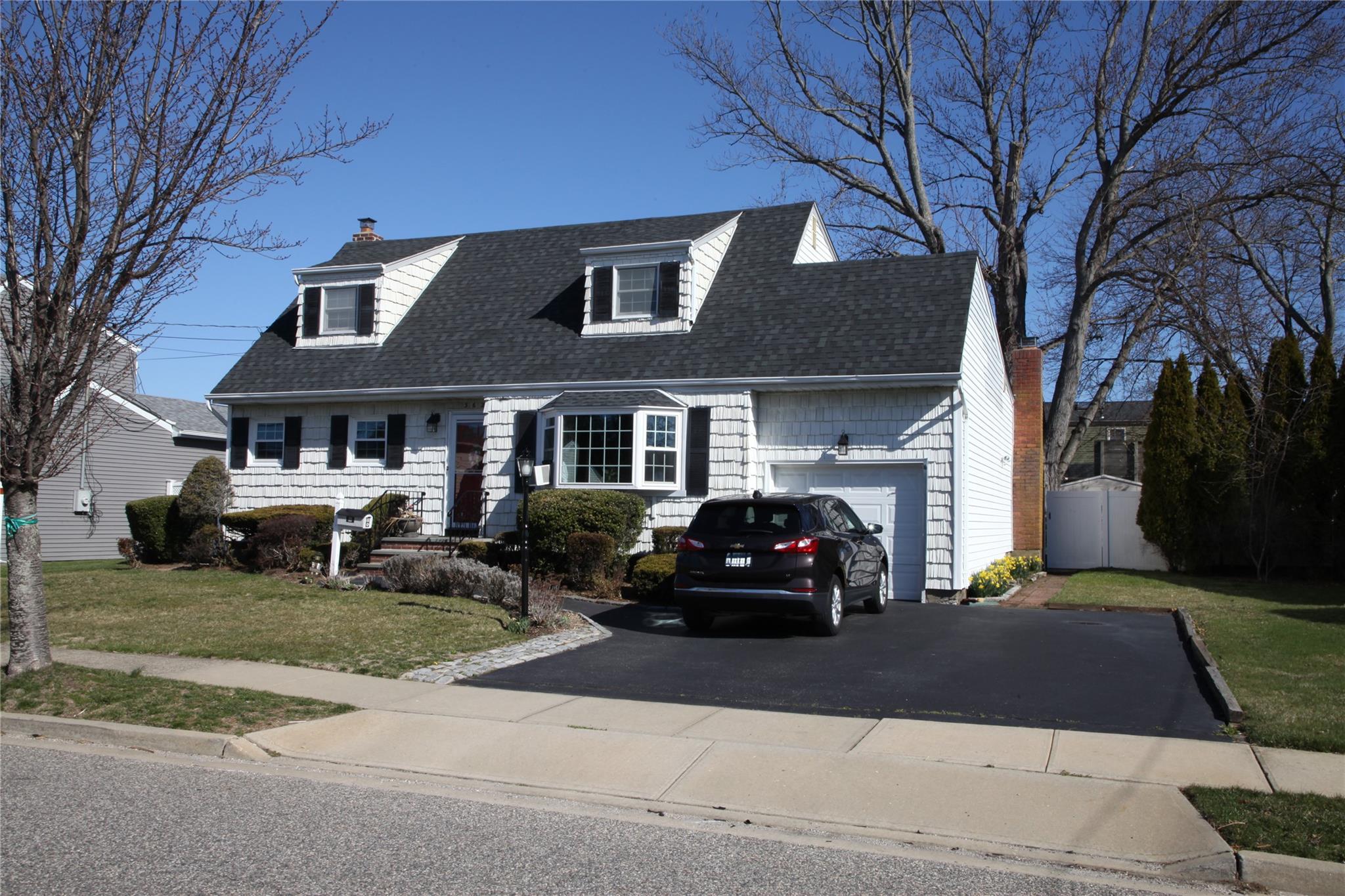 362 Violet Street, Massapequa Park, New York image 2