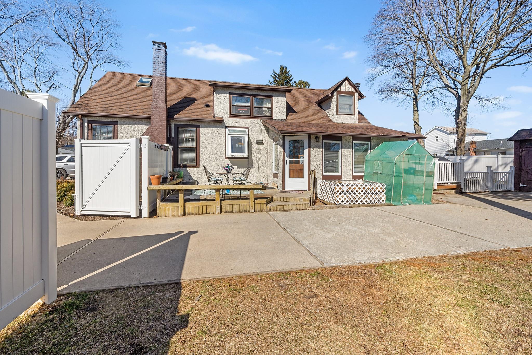 9 Westwood Avenue, Deer Park, New York image 31
