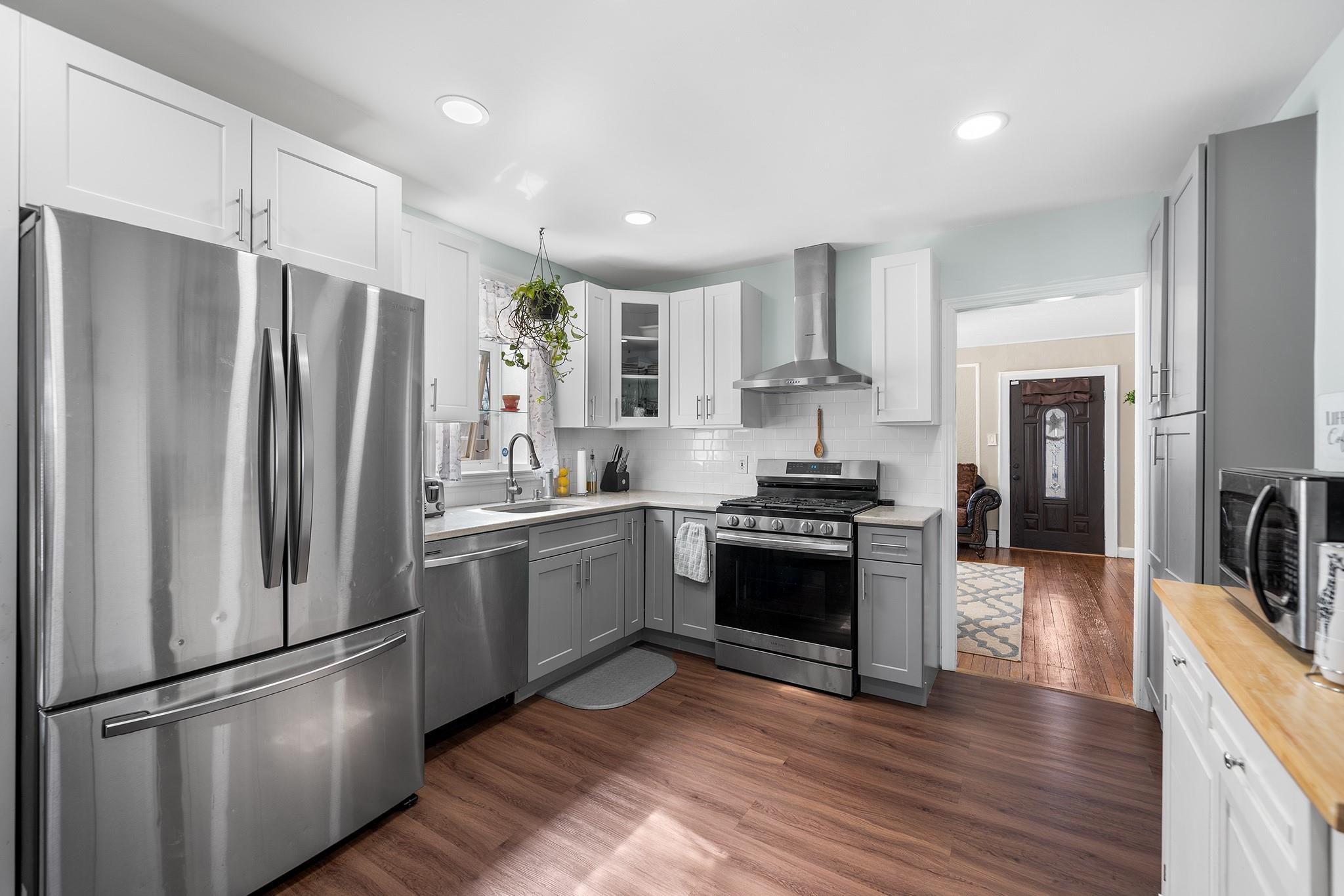 9 Westwood Avenue, Deer Park, New York image 9