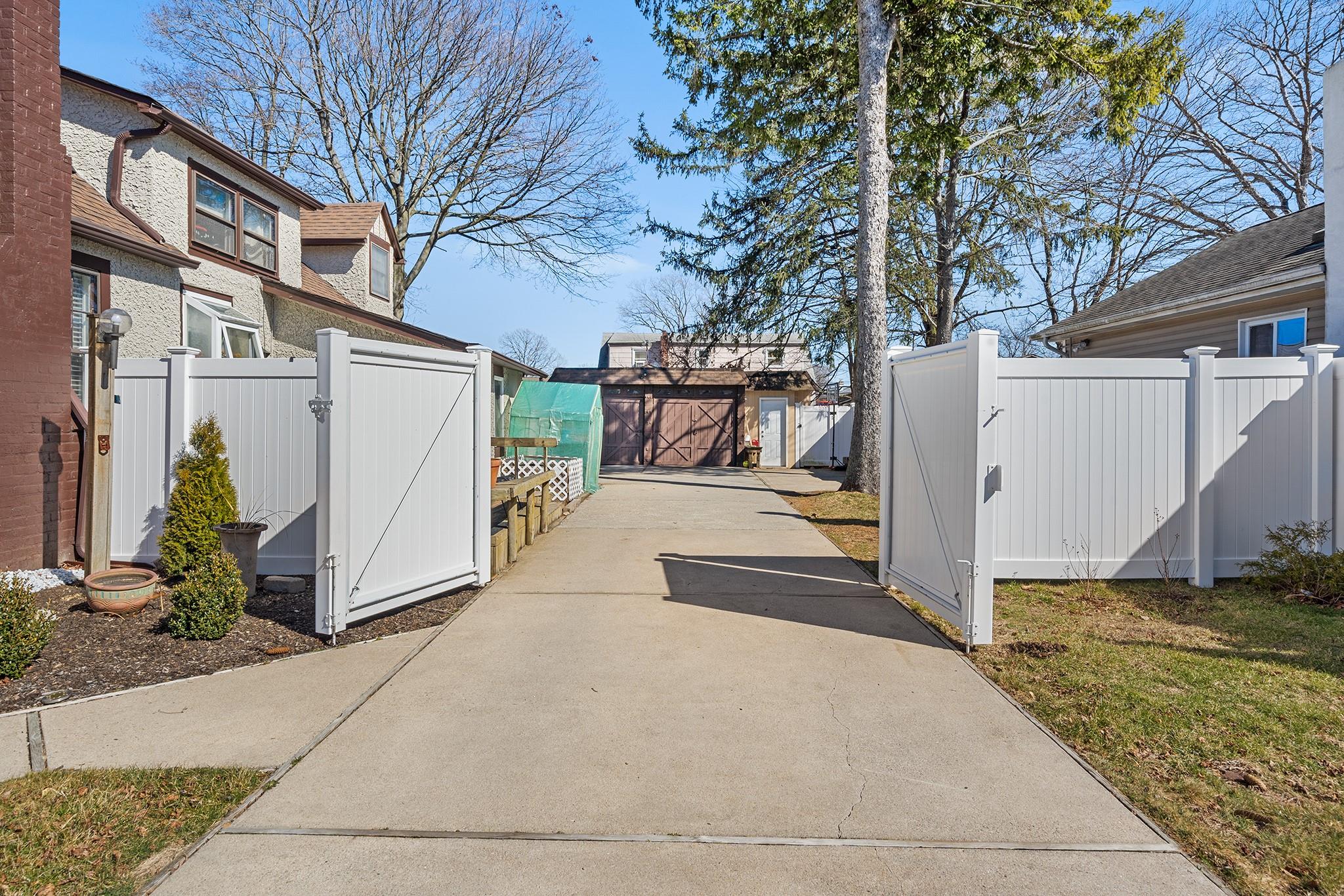 9 Westwood Avenue, Deer Park, New York image 33