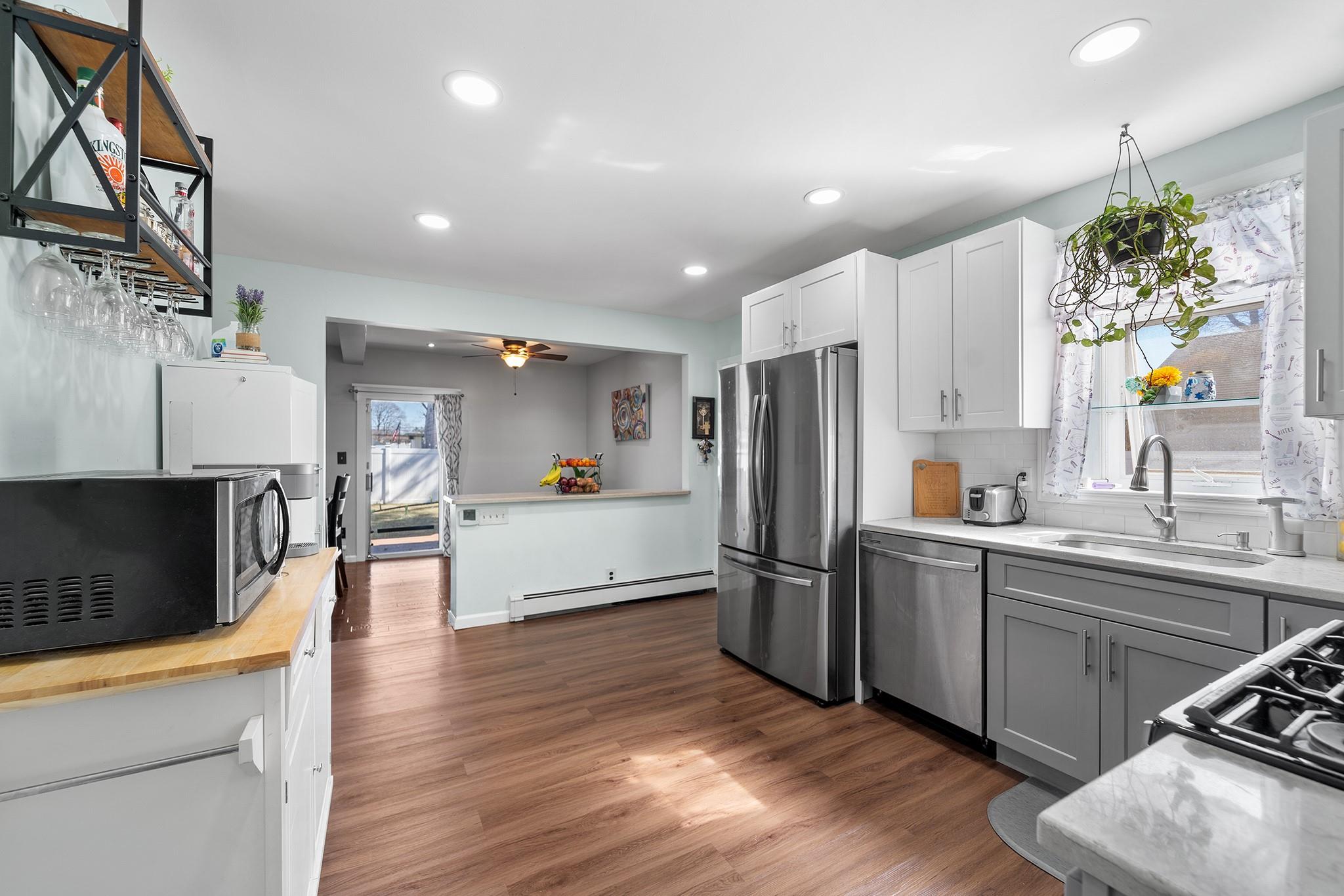 9 Westwood Avenue, Deer Park, New York image 8