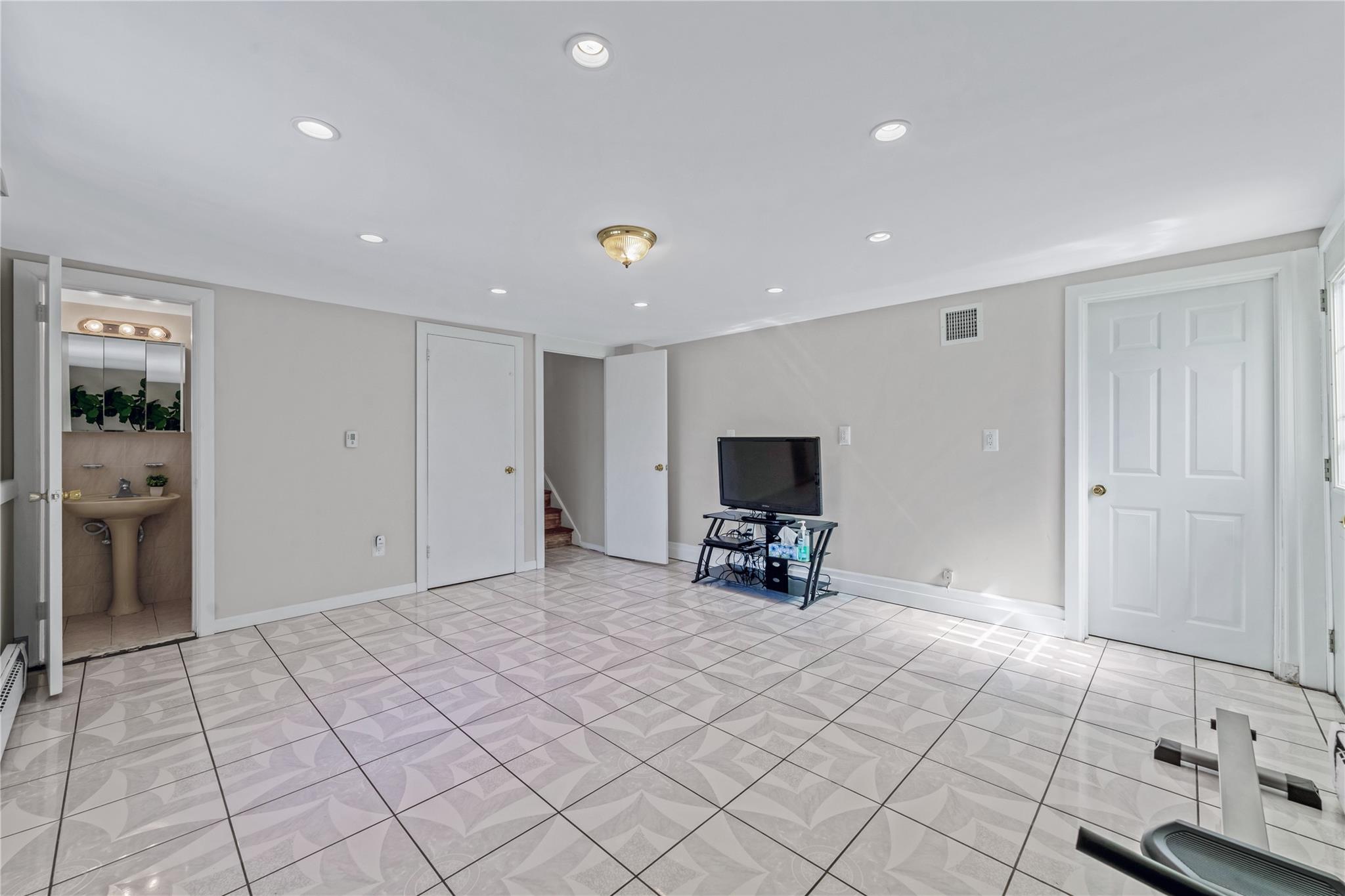 138 Betty Road, New Hyde Park, New York image 12