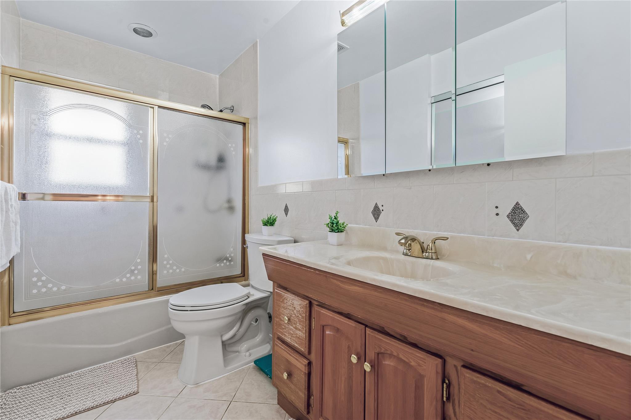 138 Betty Road, New Hyde Park, New York image 10