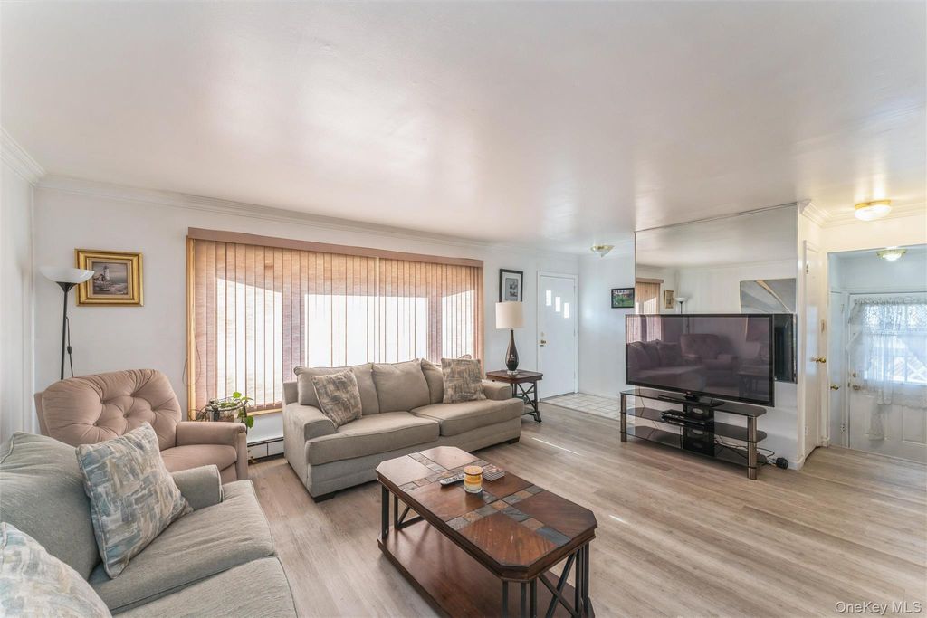 Photo of 83 W Valley Stream Boulevard, Valley Stream, NY 11580 (MLS # 952028)