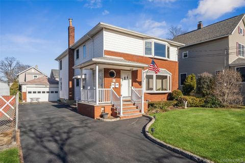 Photo of 83 W Valley Stream Boulevard, Valley Stream, NY 11580 (MLS # 952028)