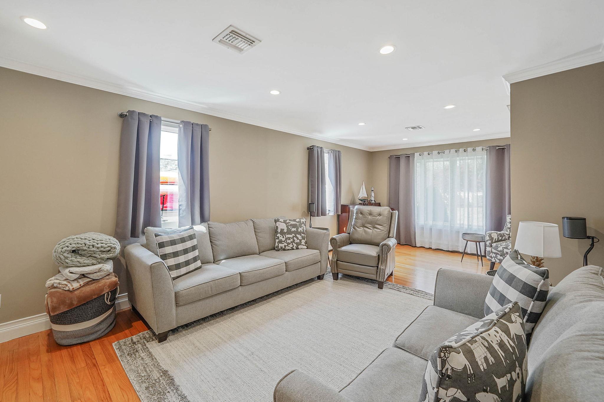 2 High Street, Sayville, New York image 12