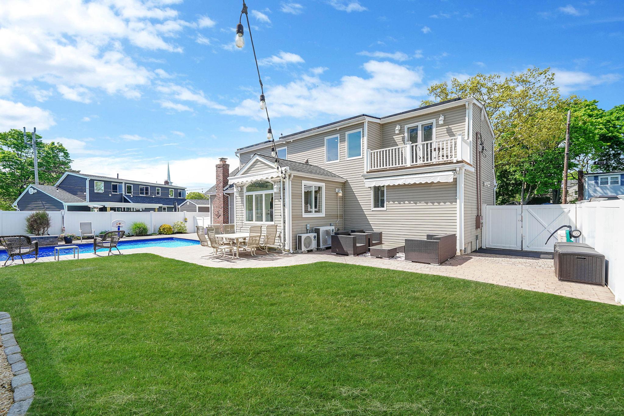 2 High Street, Sayville, New York image 43
