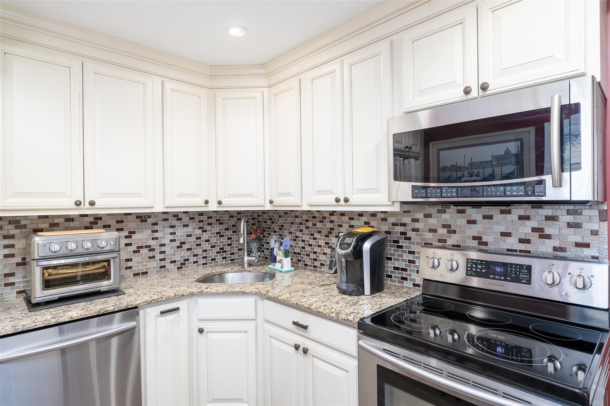 7 Harbor, Amityville, New York image 13