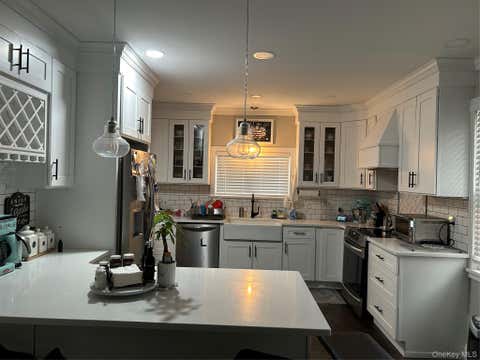 Homes For Sale - 324 Hayward Avenue<br/> Fleetwood, NY 10552