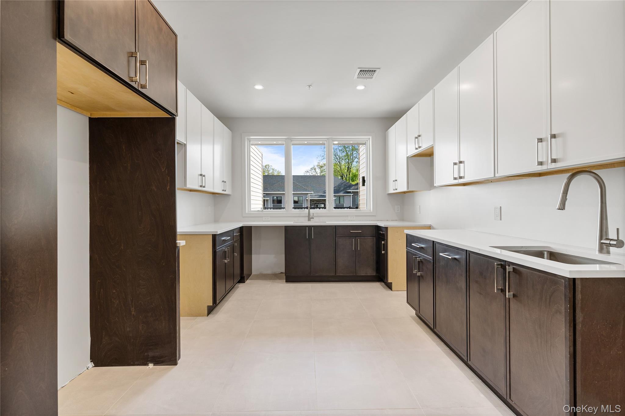 3 E Funston Avenue 221